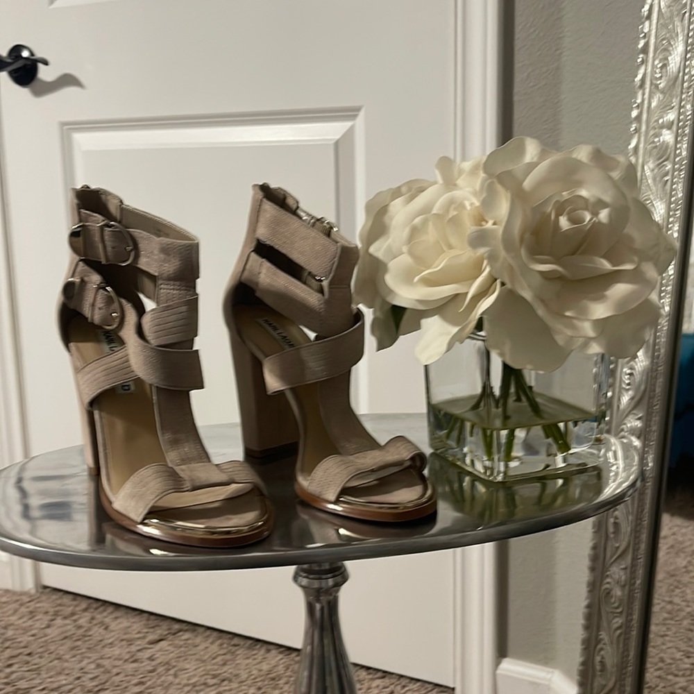 Karl Lagerfeld Paris Ecru Leather Heels size 7.5